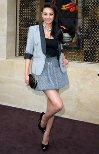 明星街拍2017高圆圆,优雅漫步，时尚风范尽显